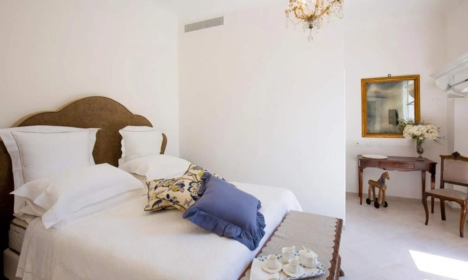 Meta Villa | Anthea Suite in Cacace Palace with garden, near the sea and the station