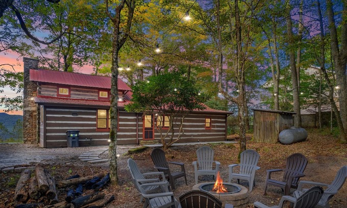 Wolf Laurel Cabin | Antique Log at Wolf Laurel Resort - Ride-Ski the Wolf, Hike, Golf, Swim, Tennis