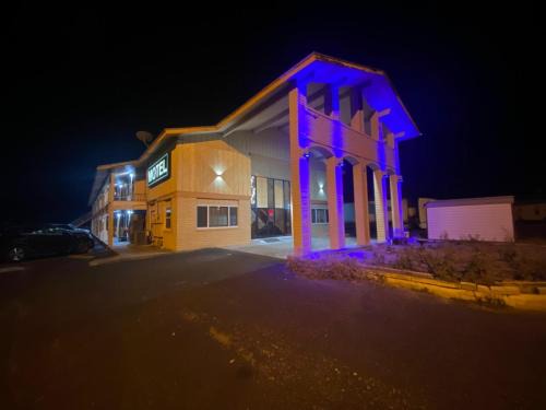 Falfurrias Hotel | Antlers Inn