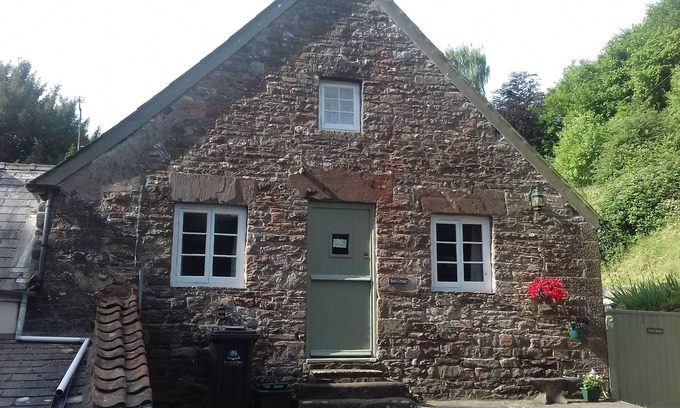 Blakeney Cottage | ANVIL COTTAGE, pet friendly, character holiday cottage in Blakeney