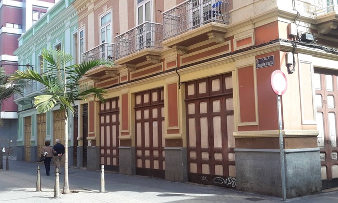 Las Palmas de Gran Canaria Apartment | Apartment in antique Spanish building between Las Canteras beach and Port.