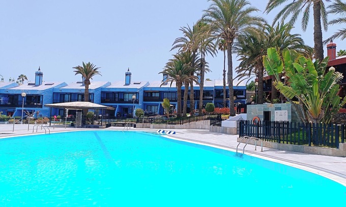 Playa del Aguila House | Apartment First Line on the Beach, Balcony, Swimming Pool, Fast Speed Internet