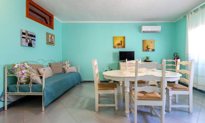 Trinita d'Agultu Apartment | Apartment 'Rosa' with Wi-Fi and Air Conditioning