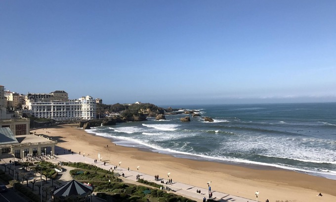 Biarritz Apartment | Apart 4 pers. with swimming pool and unbelievable view on ocean !