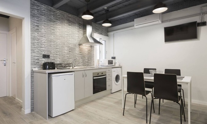 Collblanc y La Torrassa Apartment | Apartment near Camp Nou
