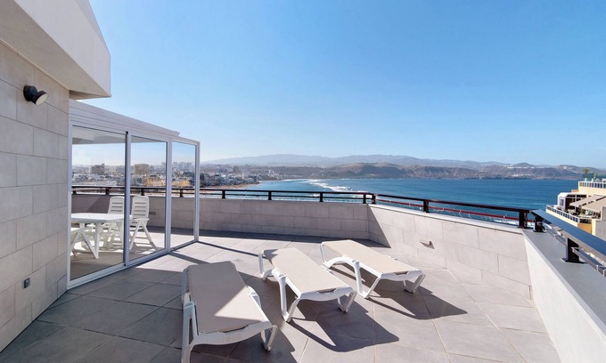 Las Palmas de Gran Canaria Apartment | Apartment “Ático Delux 80” with Sea View, WiFi & Rooftop Terrace