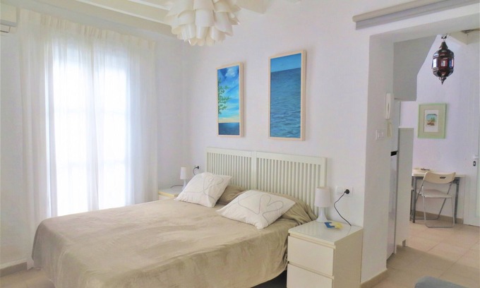 Conil de la Frontera City Center Apartment | Apartamento Amarillo con Vistas al mar