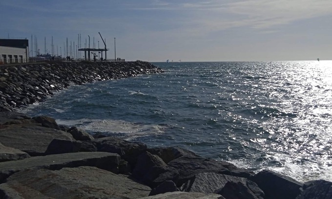 La Turballe Apartment | Apartament seaside view of the port of La Turballe beach shops nearby