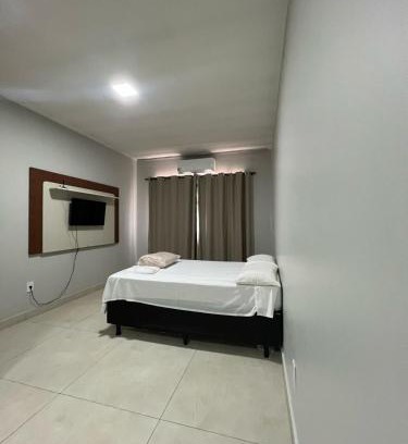 Patos de Minas Apartment | Apartamento 112 - Suíte com ar condicionado