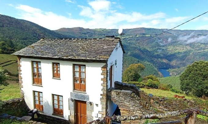 Illano Apartment | Apartamentos Rurales San Esteban de los Buitres - Illano