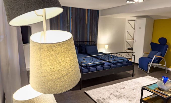 Ossendorf Apartment | Apartelliment bianco-nero - modern accommodation in Cologne