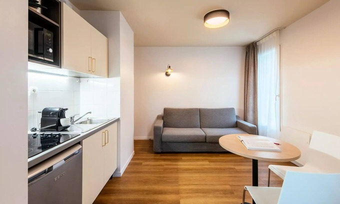 Asnieres-sur-Seine Apartment | Aparthotel Adagio access Paris Asnières* - 2 Room Apartment for 4 People