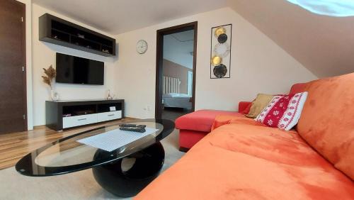 Tajov Apartment | Apartmán Tajov pre 5-6 osôb, privatne parkovanie a terasa