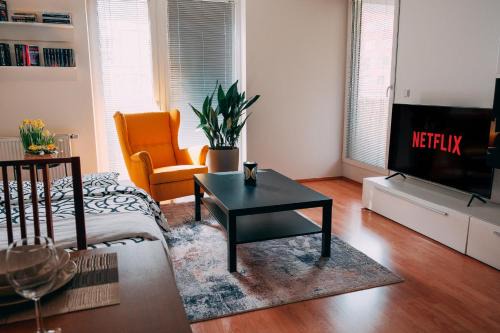Prosek Apartment | Apartmán u METRA, 4 hosté, parking free, blízko O2 arena