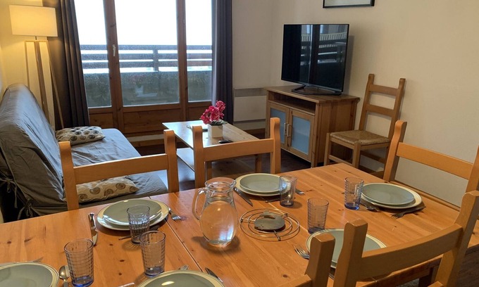 Besse-et-Saint-Anastaise Apartment | Apartment Super-Besse, 2 bedrooms / 6 people, Swimming pool and Sauna included