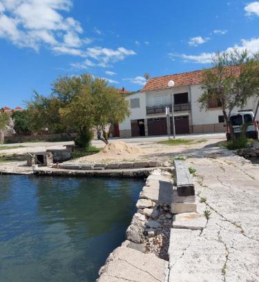 Jadrtovac Apartment | Apartman Luka