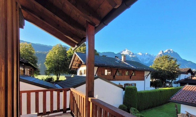 Garmisch-Partenkirchen Apartment | Apartment for 6 - mountain view, balcony, fireplace, cinema, yoga, parking lot