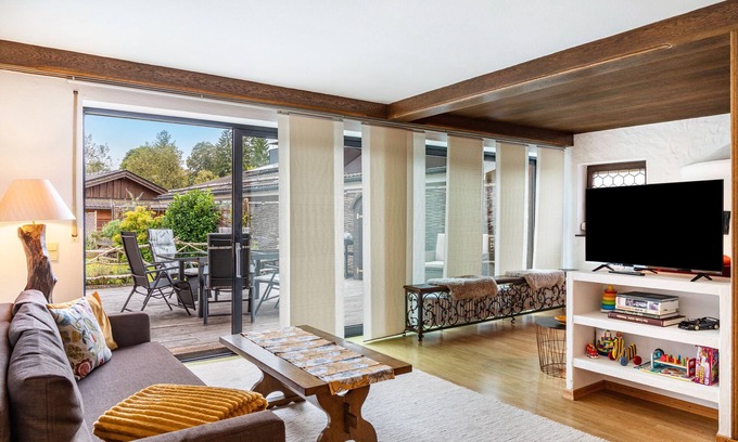 Garmisch-Partenkirchen Apartment | Apartment 'Am Wehr' with Mountain View, Private Terrace and Wi-Fi