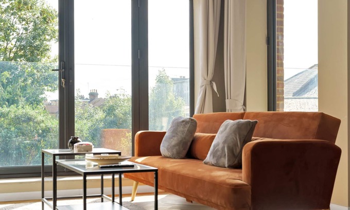 Elthorne Apartment | Apartment 1, Cozy & Spacious 2 bedroom, 1 bathroom