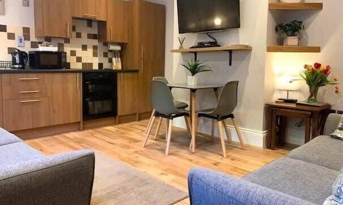 Muston House | Apartment 16, The Moorings - Ground Floor Apartment, Moments from beach