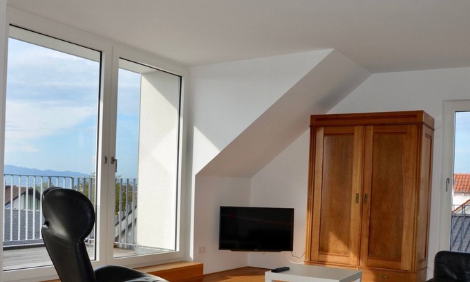 Wasserburg Apartment | Apartment 180 degrees - on the 2nd floor with panoramic window, 180 degree lake and sea view. Mountain view