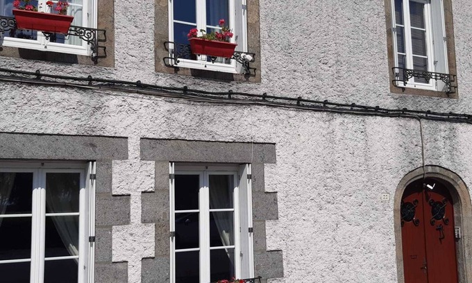 Le Dorat Apartment | Apartment 3 a lovely 1 bed flat with garden and parking.