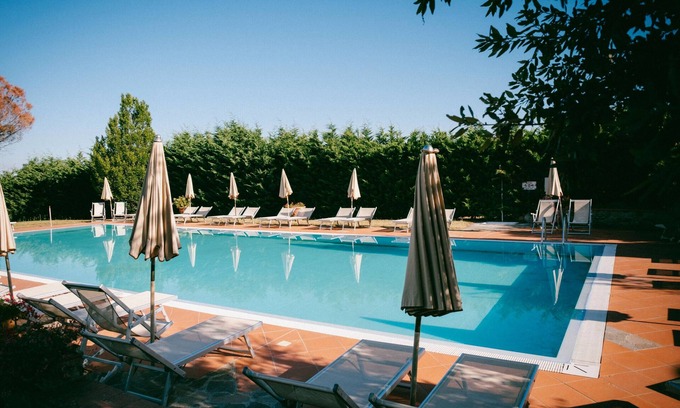 San Donato in Fronzano Apartment | Apartment '36 B Fattoria Degli Usignoli' with Shared Pool, Wi-Fi and Air Conditioning