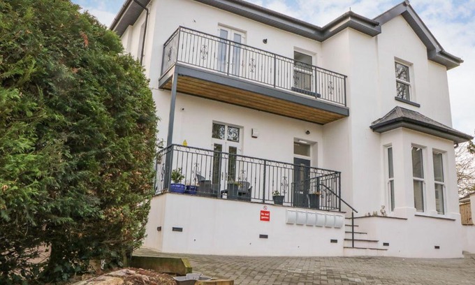 Roundham Apartment | Apartment 4 10 Somers Court