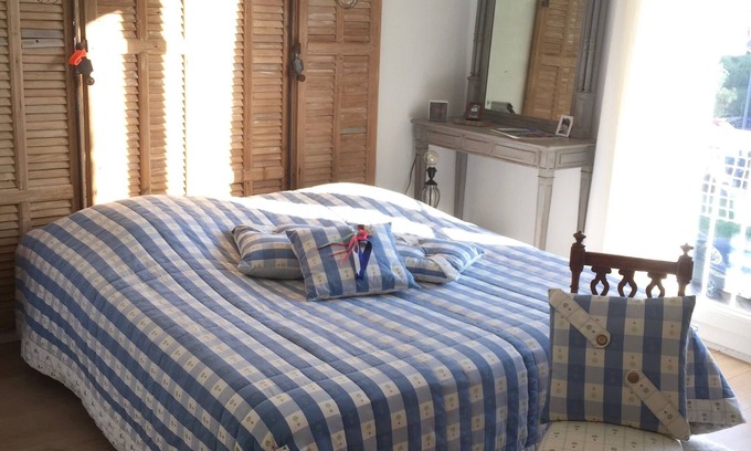 Couronne Urbaine Apartment | Apartment 5 mins from the historic center with parking