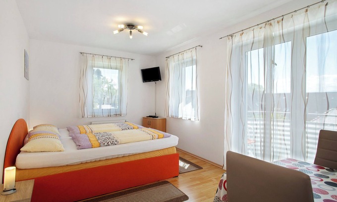 Nonnenhorn Apartment | Apartment '6' with Balcony and Wi-Fi