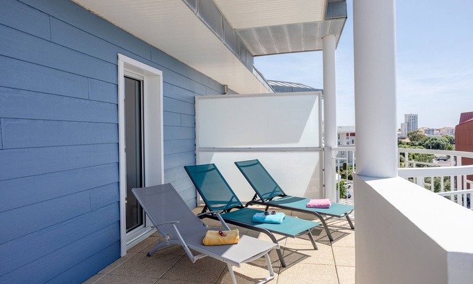 Les Sables d'Olonne Apartment | Apartment 'Appart Villa Margaux Proche Mer' with Private Terrace and Wi-Fi