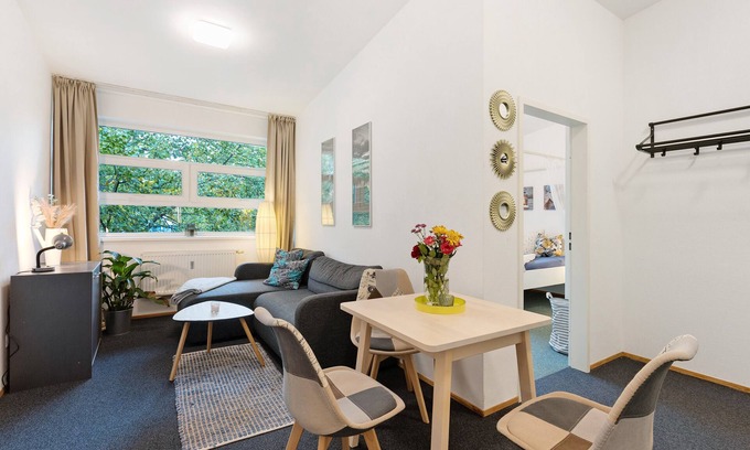 Gross Glienicke Apartment | Apartment 'Albrechtshof 3' with Shared Terrace and Wi-Fi