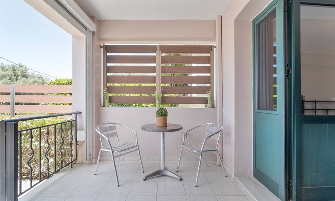 Kalligoni Apartment | Apartment 'Alexandros Amea' with Mountain View, Wi-Fi and Air Conditioning