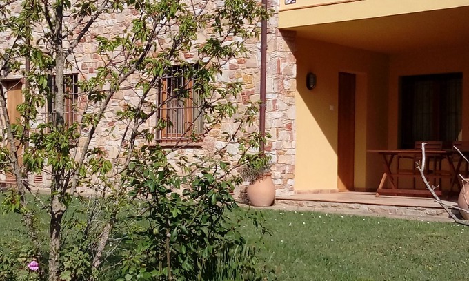 Regencos Apartment | Apartment 'Apartament Can Pujadas' with Shared Pool, Wi-Fi and Air Conditioning