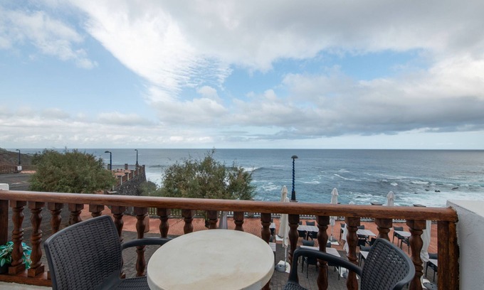 Barlovento Apartment | Apartment 'Apartamento C' with Sea Views, Private Terrace and Wi-Fi