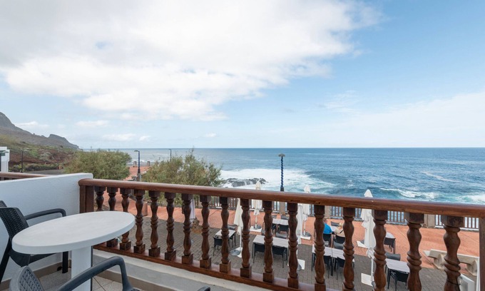 Barlovento Apartment | Apartment 'Apartamento D' with Sea Views, Private Terrace and Wi-Fi