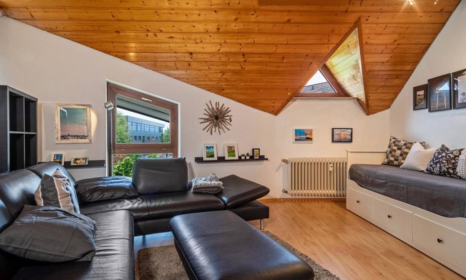 Langenargen Apartment | Apartment 'Appartement Seefreunde' with Mountain View, Balcony and Wi-Fi