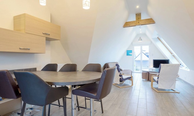 Trevignon Apartment | Apartment 'Appartement 100m2 Vilvic Vue Mer' with Sea View, Private Terrace and Wi-Fi