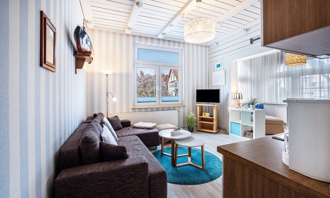 Alt-Travemunde/Ronnau Apartment | Apartment 'Äquator' with Shared Terrace, Shared Garden and Wi-Fi