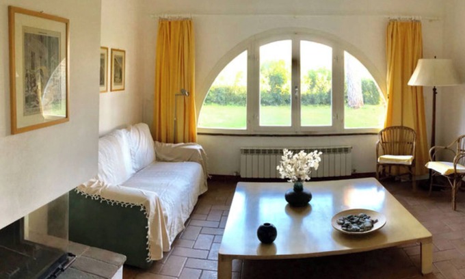 Bibbona Apartment | Apartment 'Arco' with Shared Garden and Wi-Fi