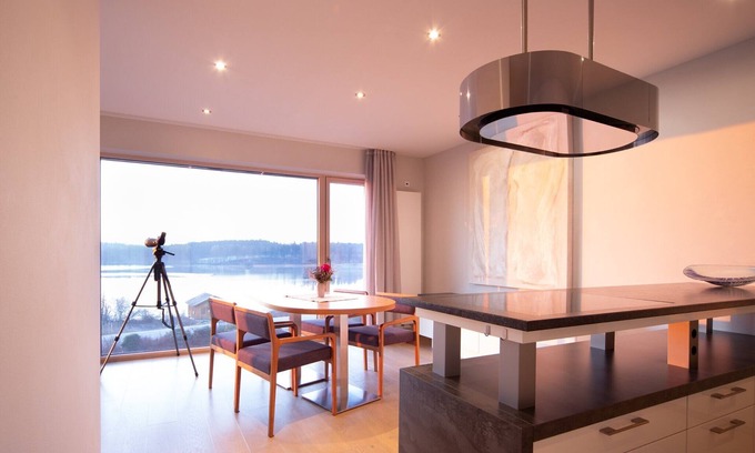 Pelham Apartment | Apartment "Atmos" with Lake View, Shared Garden & Wi-Fi