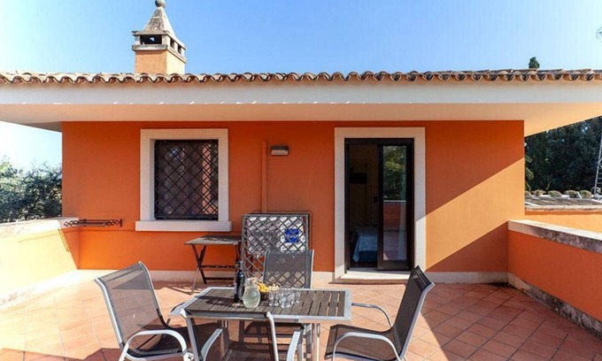 Lecce Apartment | Apartment 'Attico' with Shared Pool, Wi-Fi and Air Conditioning