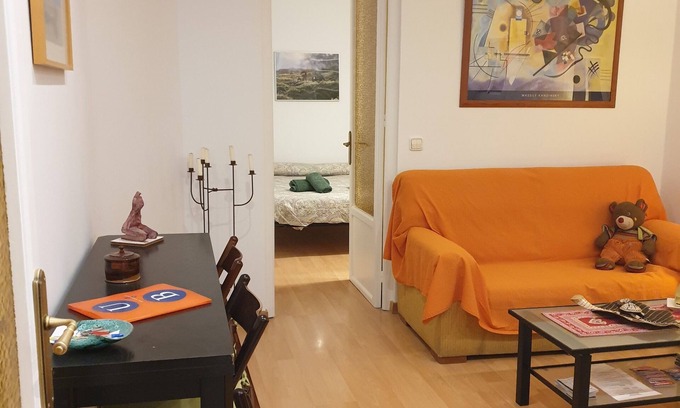 La Sagrada Familia Condo | Apartment Barcelona, 5 minutes Sagrada Familia, metro in front, WIFI.
