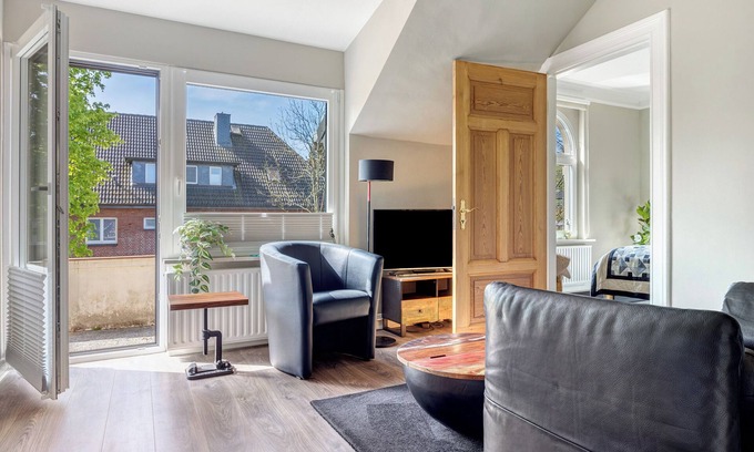 Iserbrook Apartment | Apartment 'bei der alten Keksfabrik' with Balcony and Wi-Fi