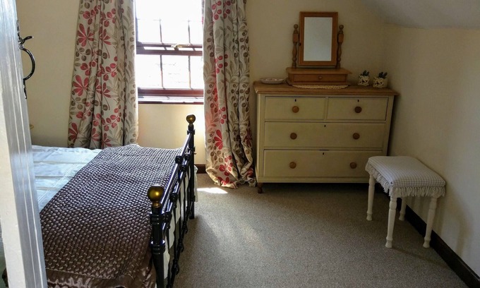 New Forest District Apartment | Apartment by New Forest and Sea - walking/cycling - near Calshot and Beaulieu