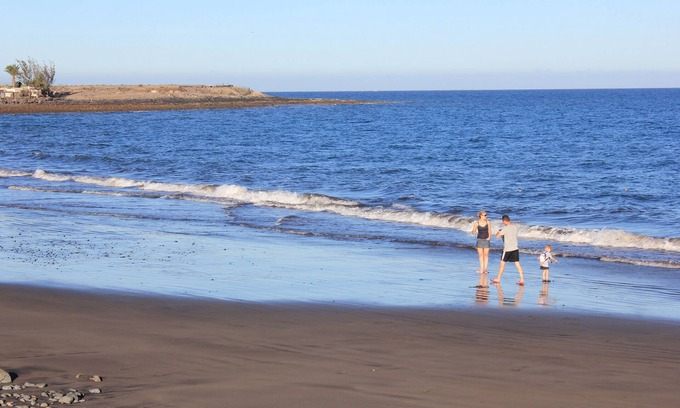 Tarajalillo Apartment | Apartment by the sea, heated pool, quiet, new, families and children.