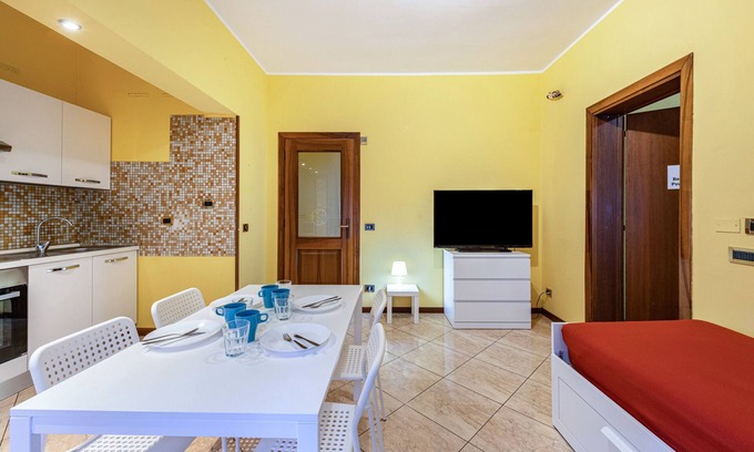 Peschiera del Garda Apartment | Apartment "Civico22 - Bilo 2" with Wi-Fi & A/C