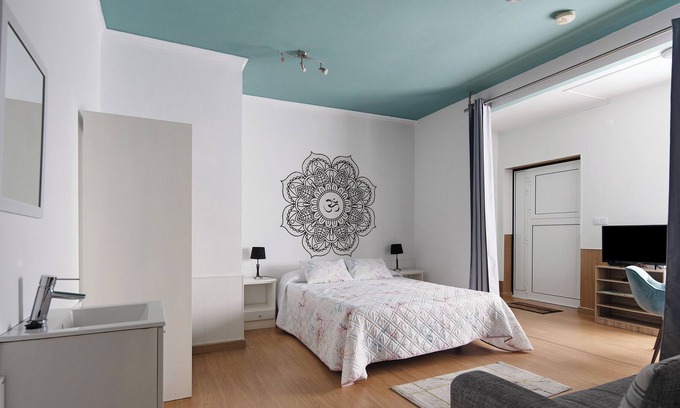 Praia da Vitoria Apartment | Apartment 'Cantinho Dos Remédios' with Mountain View, Wi-Fi and Air Conditioning