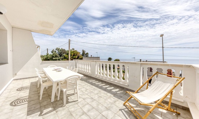 Marina di Andrano Apartment | Apartment 'Casa Vacanze Le Carrube' with Sea View, Private Terrace and Air Conditioning