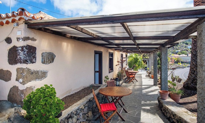 Jedey Apartment | Apartment 'Casa La Podona- B' with Sea View and Shared Terrace